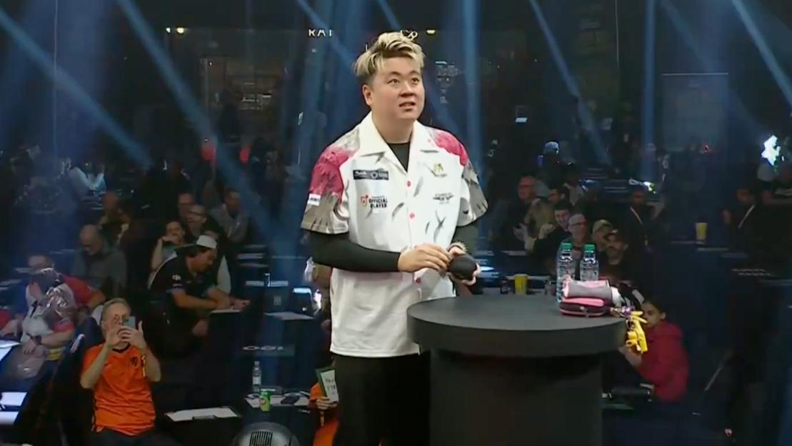 'Fans Amazed by the Electric Atmosphere at Saudi Arabia Darts Masters: 'Bahrain Looks Like a Rave!''