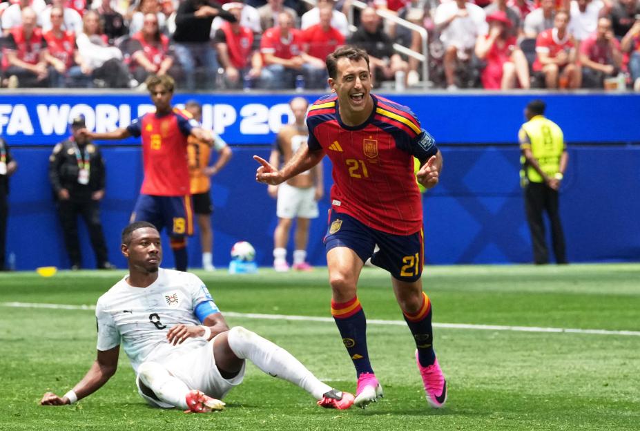 Spain Triumphs 3-0 Over Austria: Oyarzabal and Porro Lead Team to First World Cup Knockout Victory in 16 Years Despite Controversial Disallowed Goal