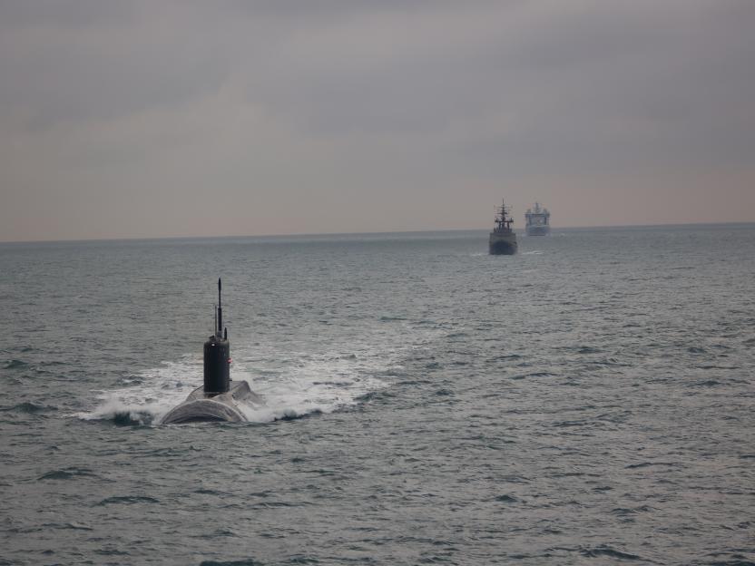 Royal Navy tracks Russian submarine
