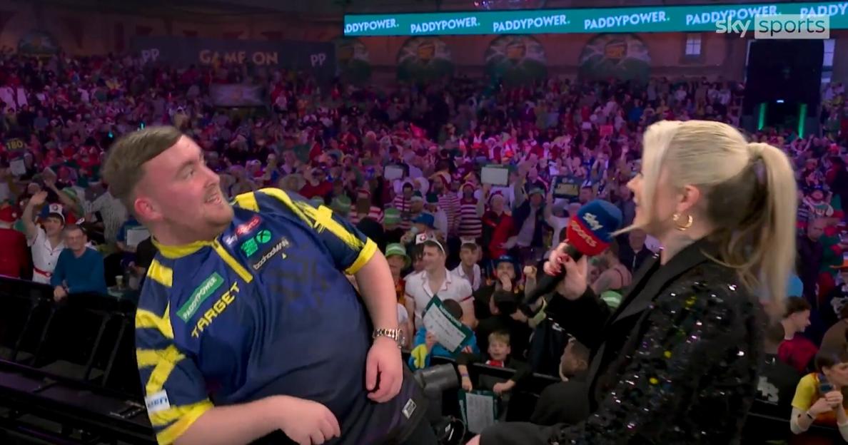 Luke Littler nearly stung by a wasp