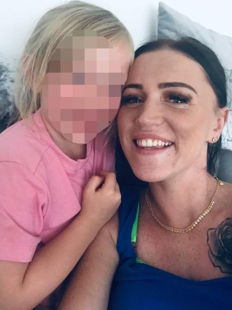 UPDATE - Little girl left ¿waiting for her mummy¿ after British woman vanishes in Paris