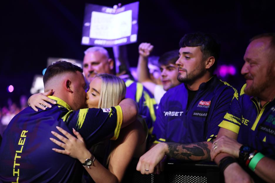 'Luke Littler Jokes About His Kissing Skills While Girlfriend Faith Millar Stuns with a New Look at Premier League Darts!'