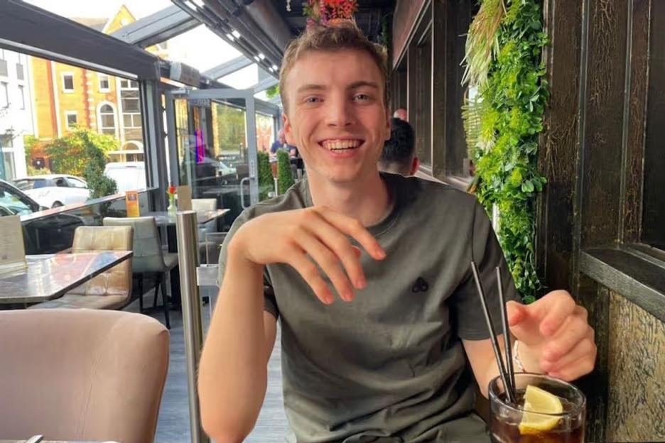 Tragic End: 23-Year-Old Officer Dies in 100mph Crash After Hitting Tree, Bystander Discovers Scene