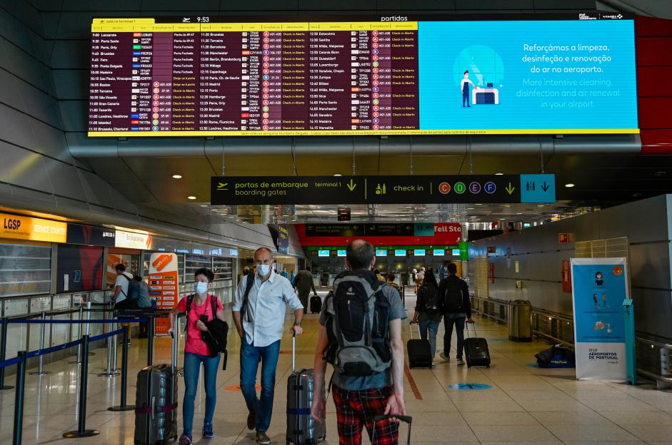 British Nationals Leave Portugal In Advance Of Portugal Return To UK "Amber List"