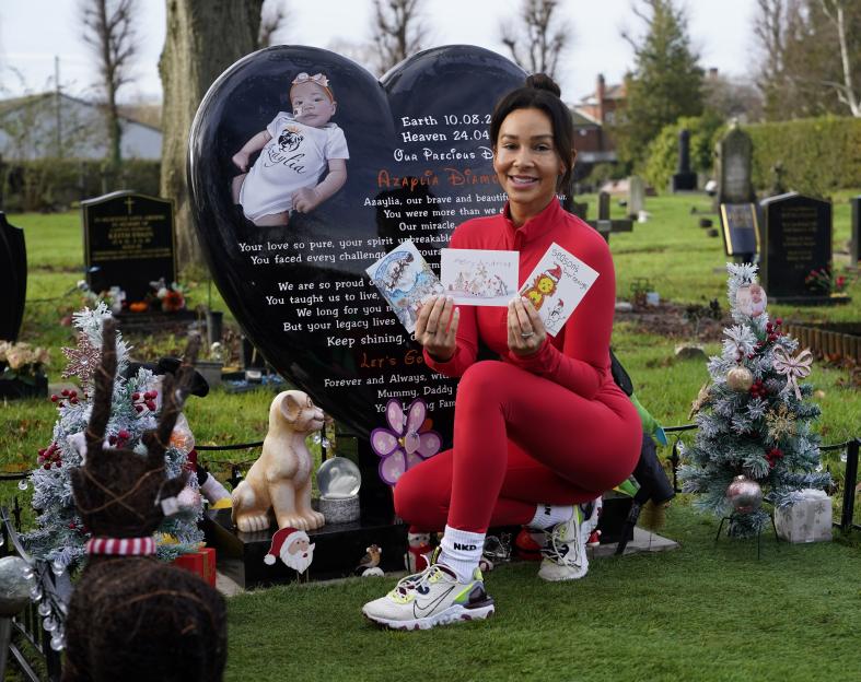 'Heartbroken Mom Places Christmas Cards by Daughter Azaylia's Grave: 'This is Your First Gift''