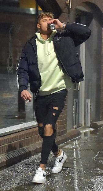 *PREMIUM-EXCLUSIVE* NOT AVAILABLE FOR ONLINE USAGE UNTIL 15:05 PM UK TIME ON 05/03/2019 - MUST CALL FOR PRICING BEFORE USAGE - Geordie Shore's Scotty T Urinates at Cash Machine at Tesco Express on Newcastle's Quay Side!