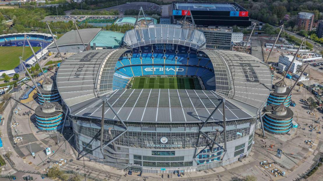 Manchester, UK. 19th Apr, 2026. An aerial view of The Etihad Stadium during the Premier League match Manchester City vs Arsenal at Etihad Stadium, Manchester, United Kingdom on 19 April 2026 (Photo by Mark Cosgrove/News Images) Credit: News Images LT