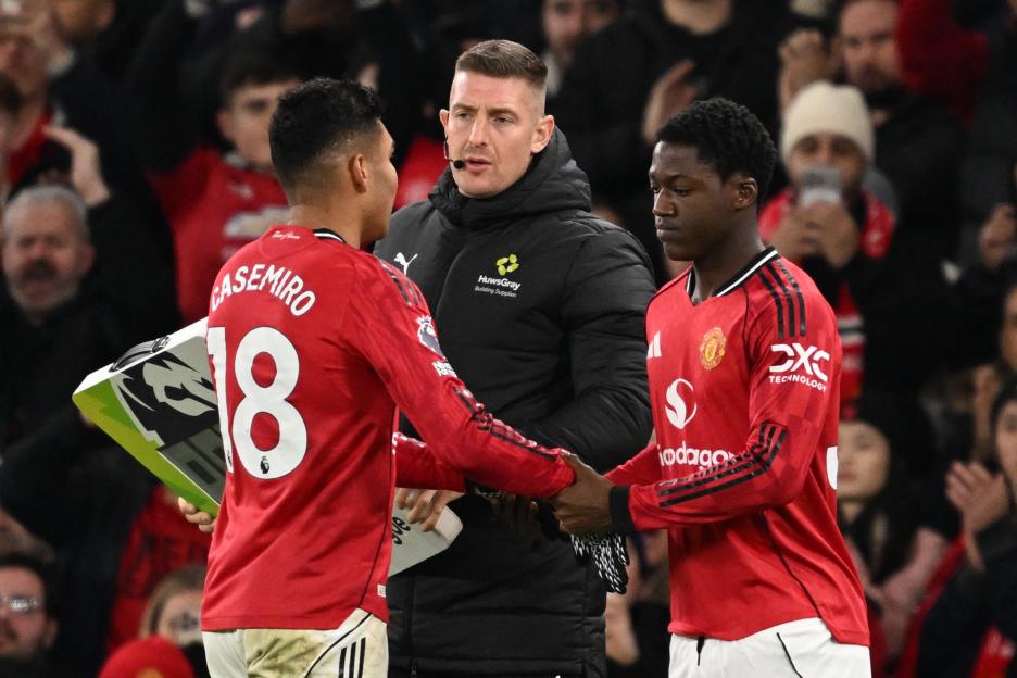 Casemiro's Frustration Leads to Wardrobe Malfunction After Being Subbed Off in Man Utd vs. Bournemouth Match