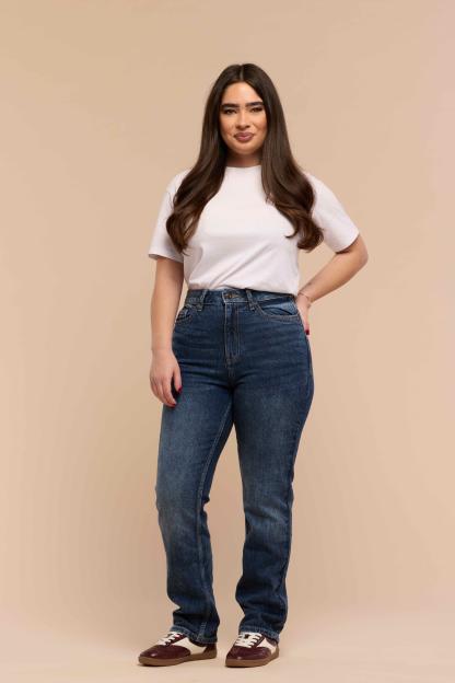 Woman in straight-fit jeans.