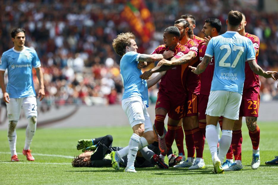 Roma vs Lazio Derby Takes a Hilarious Turn as Two Players Get Sent Off in Comical Brawl