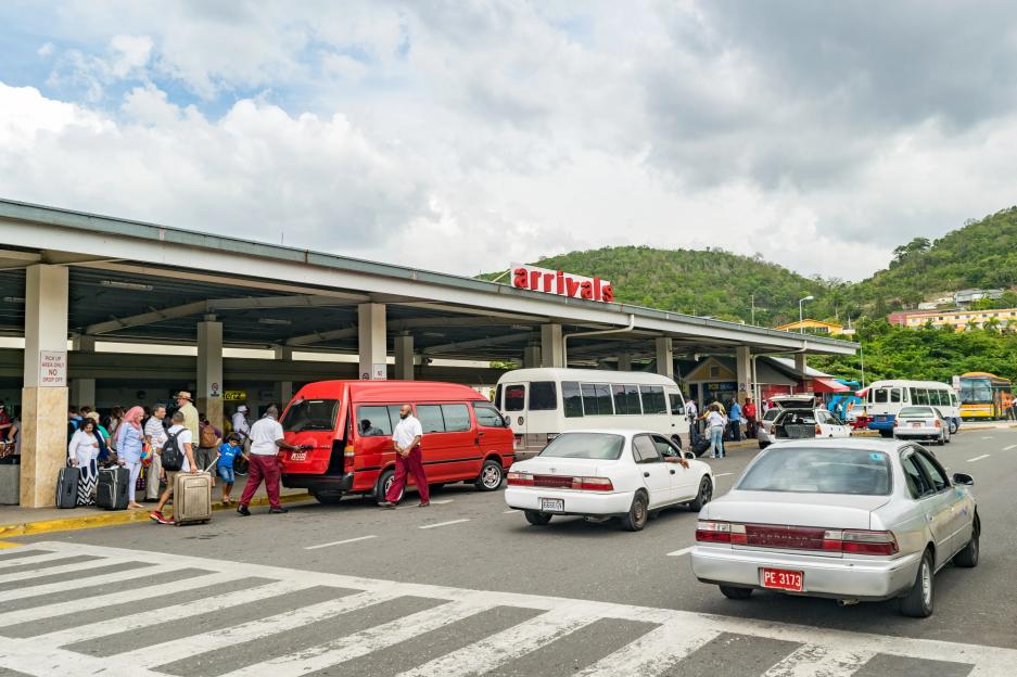British Tourist Shot While Driving in Jamaica Makes Dramatic Escape to Airport, Collapses Inside in Movie-Like Scene