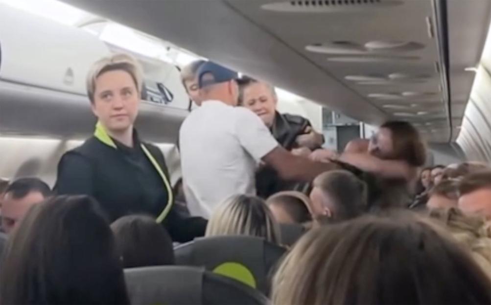 'Air Rage Incident: Woman Throws Punch in Brawl Over Overstuffed Luggage'
