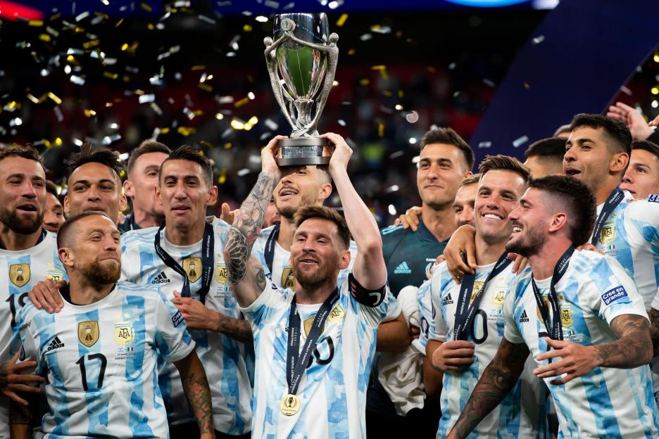 LONDON, UK. JUNE 1ST Lionel Messi of Argentina holds the trophy during the Conmebol - UEFA Cup of Champions Finalissima between Italy and Argentina at Wembley Stadium, London on Wednesday 1st June 2022. (Credit: Federico Maranesi | MI News)