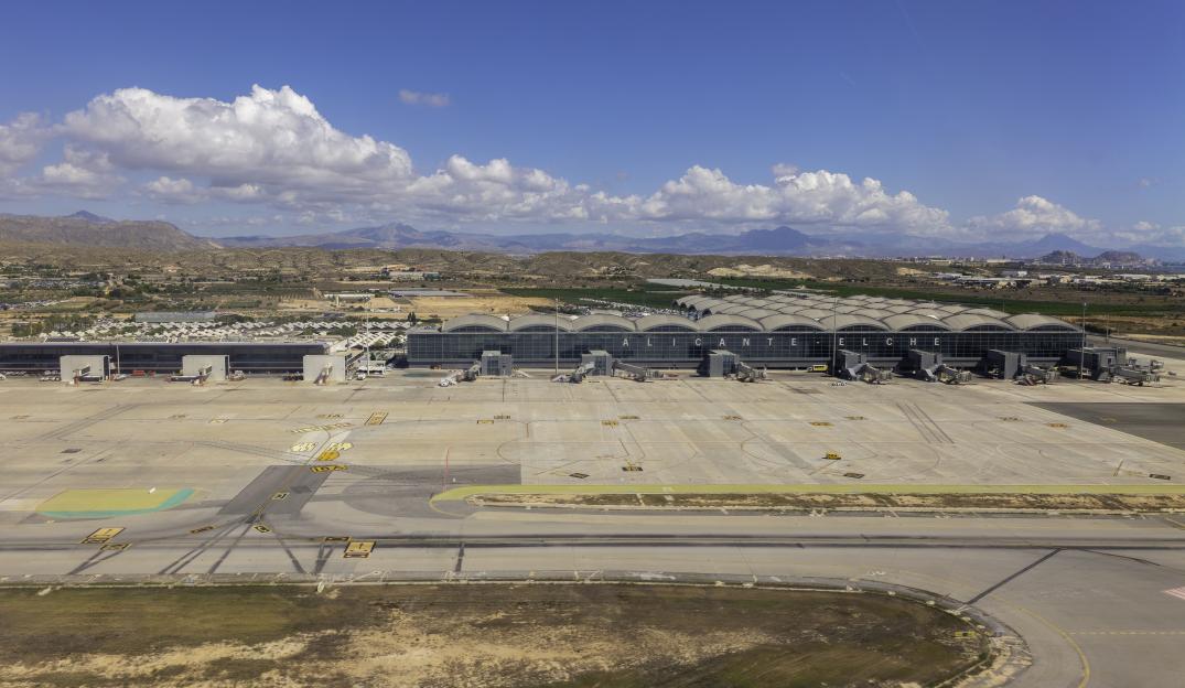 Major Spanish Airport Set for Record-Breaking £980m Upgrade with Special Zone for Brits to Bypass Long Lines!